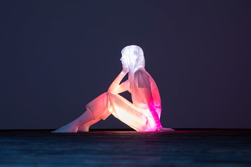 https://images.nightlight.io/doug-aitken-3-figures-designboom-05_photoDAW.jpg